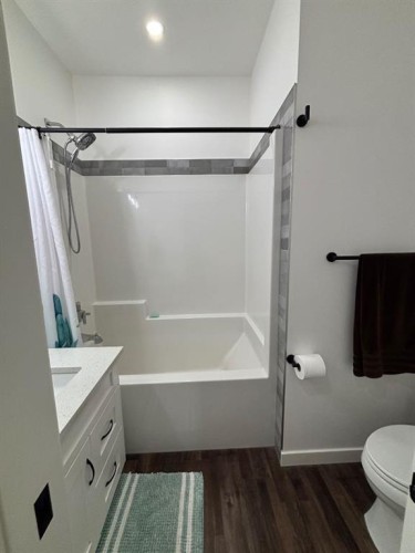 349 E 1 Avenue North, Magrath, AB - Indoor Photo Showing Bathroom