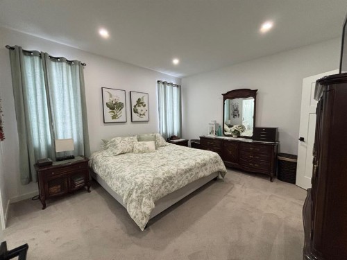 349 E 1 Avenue North, Magrath, AB - Indoor Photo Showing Bedroom