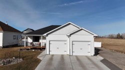 349 E 1 Avenue NORTH Magrath, AB T0K 1J0