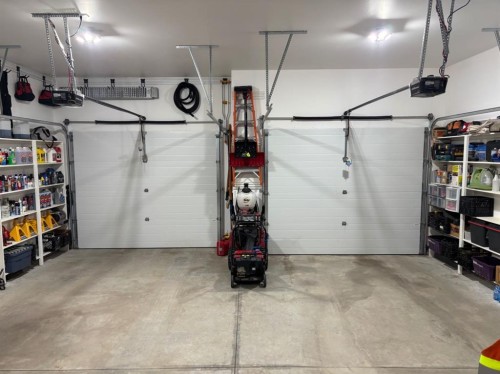 349 E 1 Avenue North, Magrath, AB - Indoor Photo Showing Garage