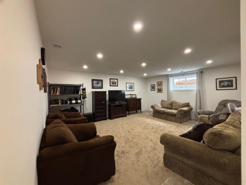 349 E 1 Avenue North, Magrath, AB - Indoor Photo Showing Basement