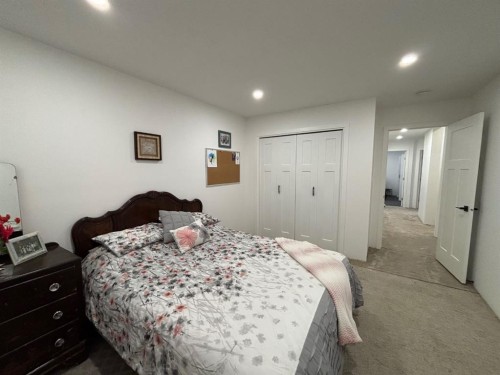 349 E 1 Avenue North, Magrath, AB - Indoor Photo Showing Bedroom