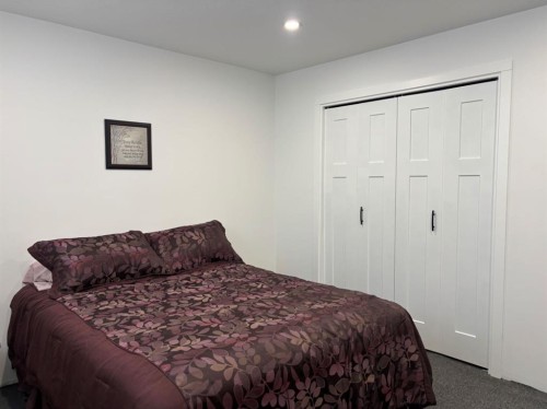 349 E 1 Avenue North, Magrath, AB - Indoor Photo Showing Bedroom