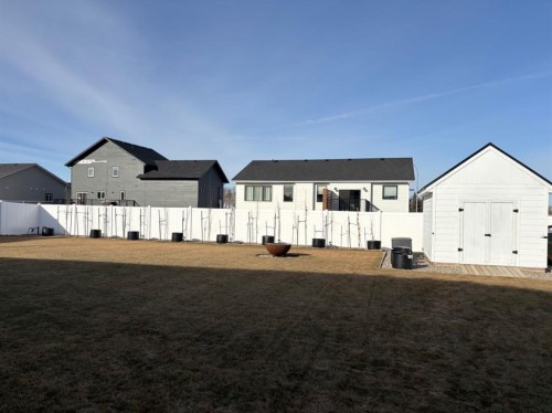 349 E 1 Avenue North, Magrath, AB - Outdoor