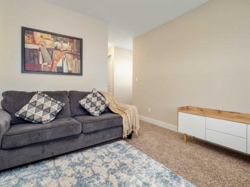 18 Northlander Road West, Lethbridge, AB - Indoor Photo Showing Living Room