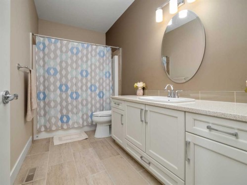 18 Northlander Road West, Lethbridge, AB - Indoor Photo Showing Bathroom