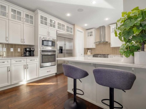 18 Northlander Road West, Lethbridge, AB - Indoor Photo Showing Kitchen With Upgraded Kitchen