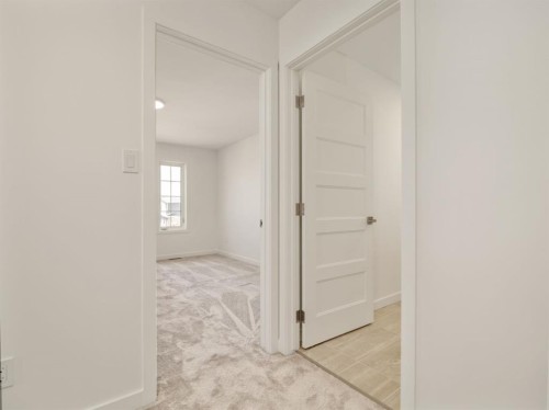 730 Violet Place West, Lethbridge, AB - Indoor Photo Showing Other Room