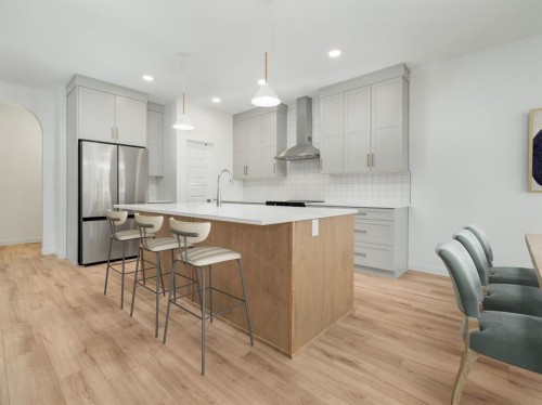 730 Violet Place West, Lethbridge, AB 