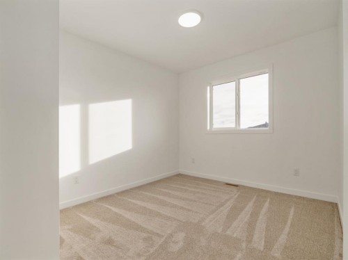 746 Violet Place West, Lethbridge, AB - Indoor Photo Showing Other Room