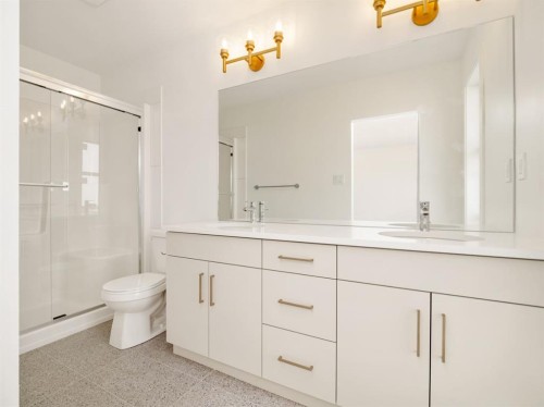 738 Violet Place West, Lethbridge, AB - Indoor Photo Showing Bathroom