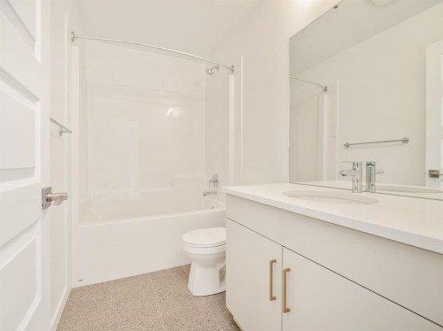 738 Violet Place West, Lethbridge, AB - Indoor Photo Showing Bathroom