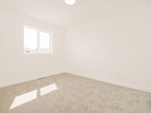 738 Violet Place West, Lethbridge, AB - Indoor Photo Showing Other Room