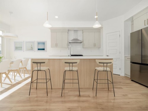 738 Violet Place West, Lethbridge, AB - Indoor Photo Showing Kitchen