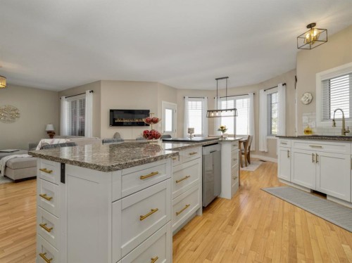 63 Deer Path Meadows, Fort Macleod, AB - Indoor Photo Showing Kitchen