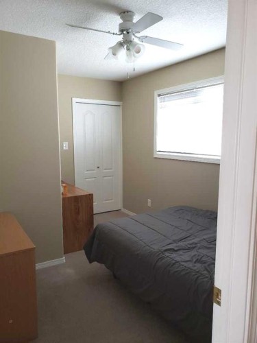 296 Tartan Circle West, Lethbridge, AB - Indoor Photo Showing Bedroom