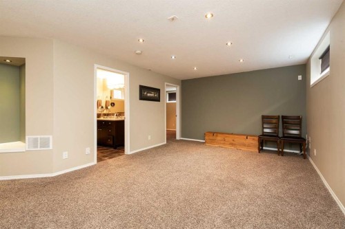 296 Tartan Circle West, Lethbridge, AB - Indoor Photo Showing Other Room