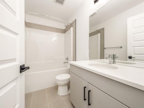 4340 25 Avenue South, Lethbridge, AB - Indoor Photo Showing Bathroom