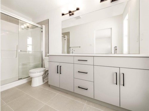 4340 25 Avenue South, Lethbridge, AB - Indoor Photo Showing Bathroom