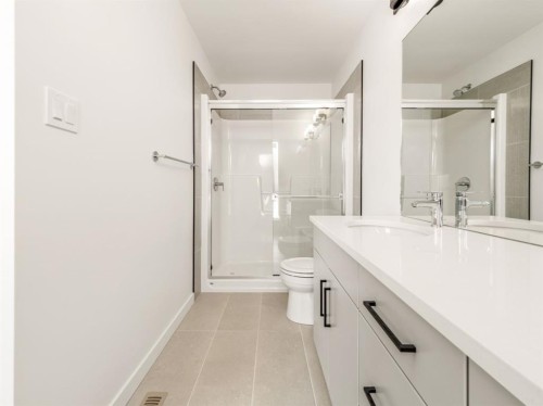 4340 25 Avenue South, Lethbridge, AB - Indoor Photo Showing Bathroom