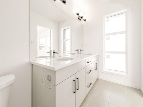 4340 25 Avenue South, Lethbridge, AB - Indoor Photo Showing Bathroom
