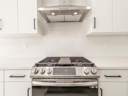 4340 25 Avenue South, Lethbridge, AB - Indoor Photo Showing Kitchen