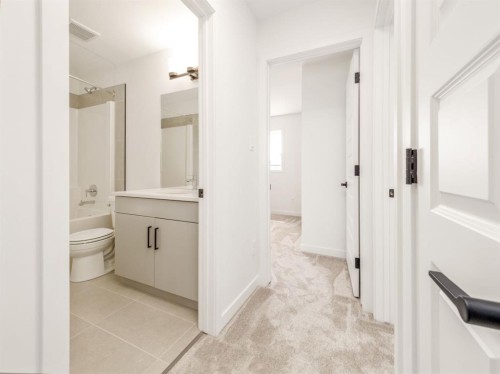 4340 25 Avenue South, Lethbridge, AB - Indoor Photo Showing Bathroom