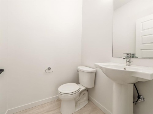4340 25 Avenue South, Lethbridge, AB - Indoor Photo Showing Bathroom