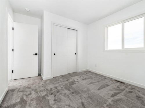114 Miners Road West, Lethbridge, AB - Indoor Photo Showing Other Room