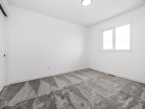 114 Miners Road West, Lethbridge, AB - Indoor Photo Showing Other Room