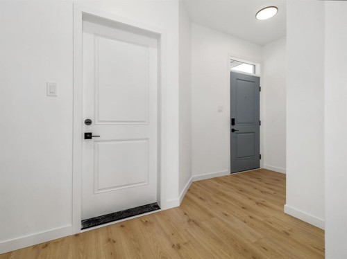 114 Miners Road West, Lethbridge, AB - Indoor Photo Showing Other Room