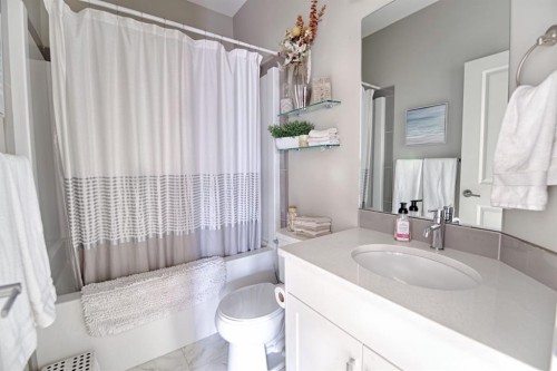 1000 Atlantic Lookout West, Lethbridge, AB - Indoor Photo Showing Bathroom