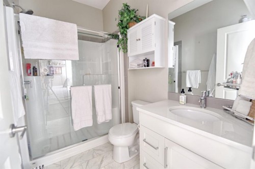 1000 Atlantic Lookout West, Lethbridge, AB - Indoor Photo Showing Bathroom