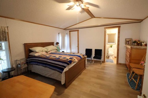 317 4 St, Bow Island, AB - Indoor Photo Showing Bedroom