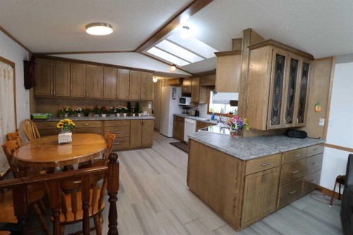 317 4 St, Bow Island, AB - Indoor