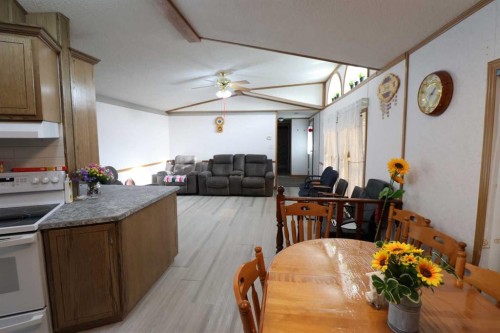 317 4 St, Bow Island, AB - Indoor