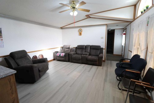 317 4 St, Bow Island, AB - Indoor Photo Showing Other Room