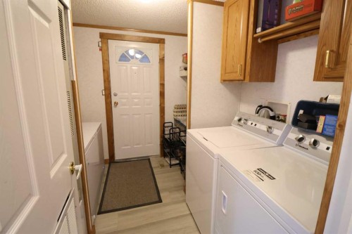 317 4 St, Bow Island, AB - Indoor Photo Showing Laundry Room