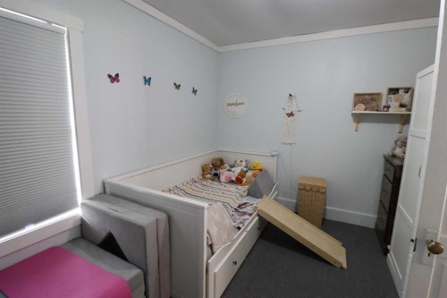 5009 41 Ave, Taber, AB - Indoor Photo Showing Bedroom