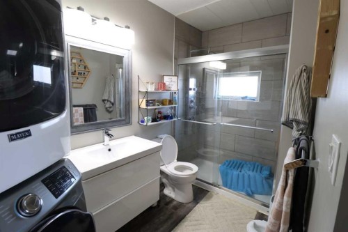 5009 41 Ave, Taber, AB - Indoor