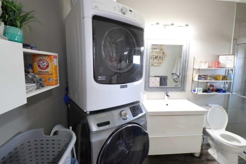 5009 41 Ave, Taber, AB - Indoor Photo Showing Laundry Room