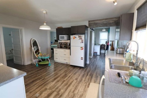 5009 41 Ave, Taber, AB - Indoor Photo Showing Kitchen With Double Sink