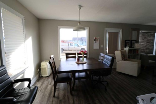 5009 41 Ave, Taber, AB - Indoor Photo Showing Dining Room