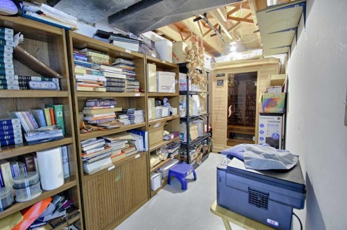 95 Laval Boulevard West, Lethbridge, AB - Indoor