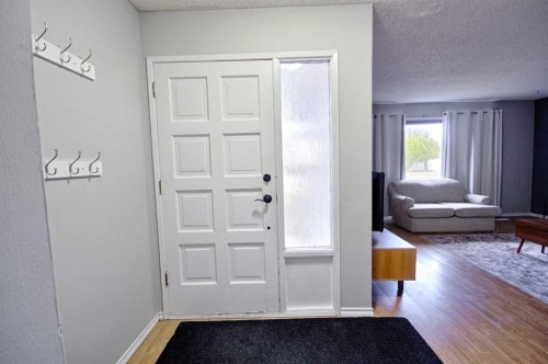 95 Laval Boulevard West, Lethbridge, AB - Indoor Photo Showing Other Room