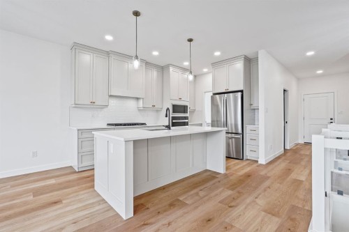 383 Caledonia Boulevard West, Lethbridge, AB - Indoor Photo Showing Kitchen With Stainless Steel Kitchen With Upgraded Kitchen