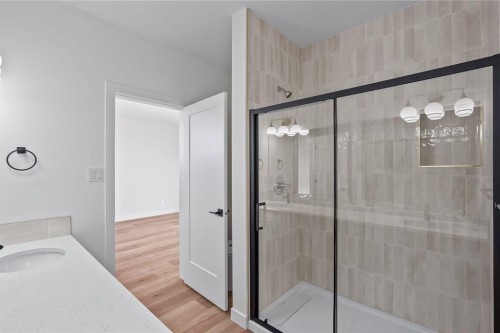 383 Caledonia Boulevard West, Lethbridge, AB - Indoor Photo Showing Bathroom