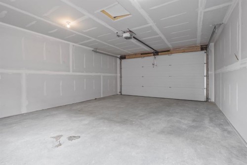 383 Caledonia Boulevard West, Lethbridge, AB - Indoor Photo Showing Garage