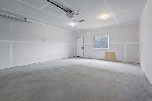 383 Caledonia Boulevard West, Lethbridge, AB - Indoor Photo Showing Garage