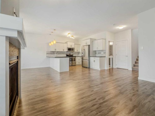 98 Moonlight Boulevard West, Lethbridge, AB - Indoor Photo Showing Other Room